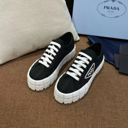 프라다(Prada) 개버딘 스니커즈 IU매장