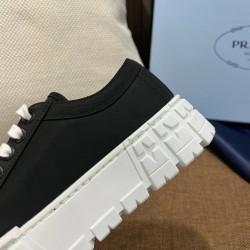 프라다(Prada) 개버딘 스니커즈 IU매장