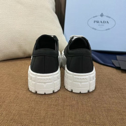 프라다(Prada) 개버딘 스니커즈 IU매장