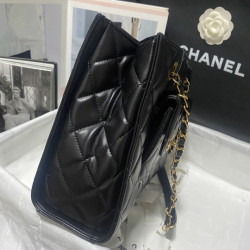 CHANEL 28CM X 24CM X 10CM