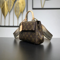 LOUISVUITTON 20CM X 16CM X 7.5CM