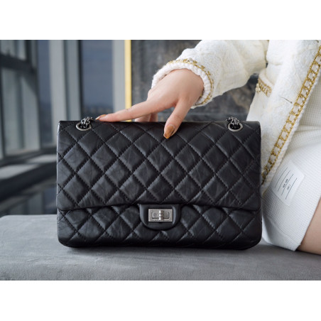 팬더샵 샤넬 클래식 블랙 체인 빈티지 숄더백 CHANEL 2.55 REISSUE BAG CLASSIC 28CM