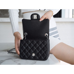 팬더샵 샤넬 클래식 미니 플랩백 CHANEL MINI FLAP BAG A35200 17CM