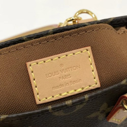 LOUISVUITTON-女王 14CM X 17CM