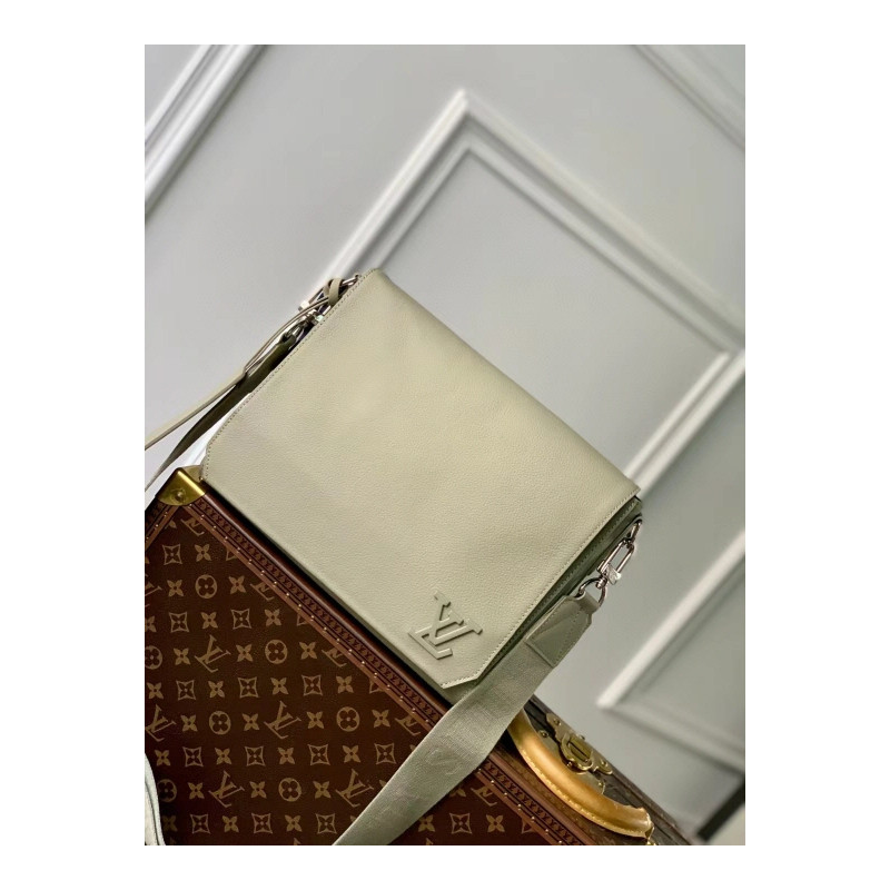 LOUISVUITTON 28CM X 24CM X 10CM