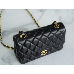 팬더샵 샤넬 뉴미니 클래식백 -CHANEL-BAG-NEWMINI-CLASSICFLAP-CHANELHANDBAG 20CM