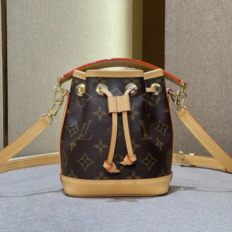 LOUISVUITTON-女王 13CM X 16CM X10CM