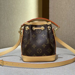 LOUISVUITTON-女王 13CM X 16CM X10CM