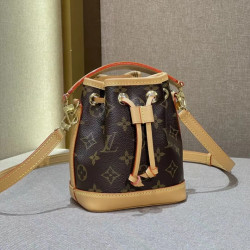 LOUISVUITTON-女王 13CM X 16CM X10CM