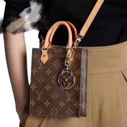 LOUISVUITTON-MOMO