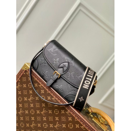 LOUISVUITTON 23CM X 16CM X 8CM