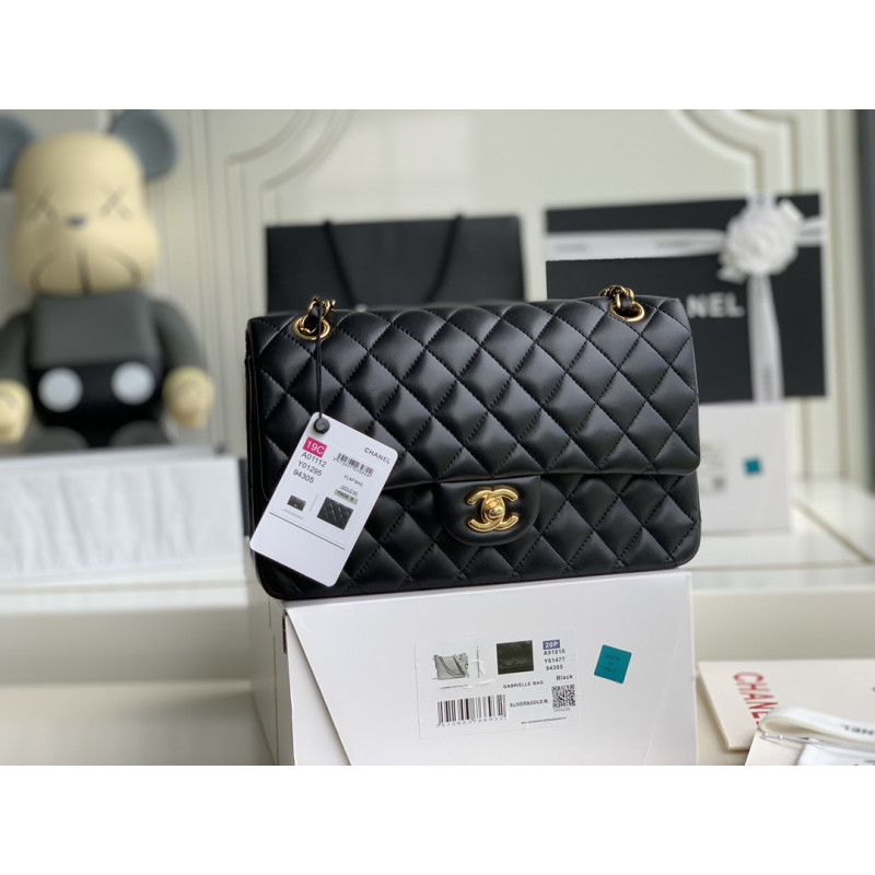 샤넬 클래식 미듐 플랩백 램스킨 금장 Chanel Classic Flap Medium | Lambskin and Gold-Tone Metal 25CM