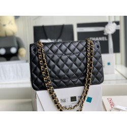 샤넬 클래식 미듐 플랩백 램스킨 금장 Chanel Classic Flap Medium | Lambskin and Gold-Tone Metal 25CM