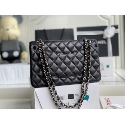 샤넬 클래식 미듐 플랩백 램스킨 은장 Chanel Classic Flap Medium | Lambskin and Silver Metal 25CM