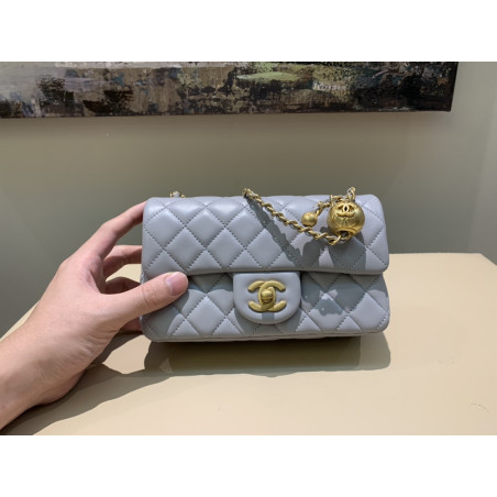 지존샵 샤넬 클래식 뉴미니 골드볼 플랩백 금장 Chanel NEWMINI Classic Flap BAG  Lambskin and Gold-Tone Metal  20CM