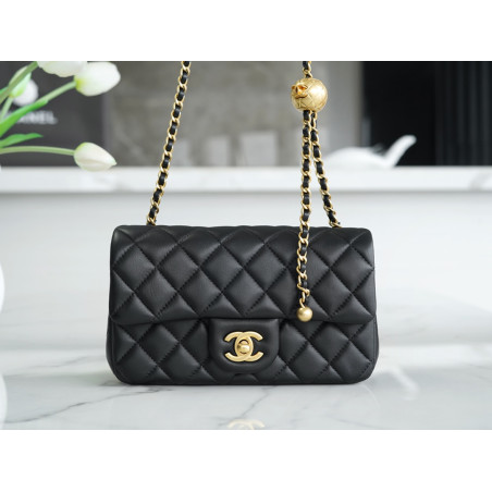 팬더샵 샤넬 뉴미니 골드볼 클래식백 -CHANEL-BAG-NEWMINI-CLASSICFLAP-CHANELHANDBAG