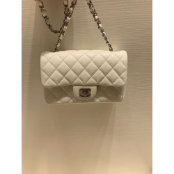 지존샵 샤넬 클래식 뉴미니 플랩백 금장 Chanel NEWMINI Classic Flap BAG  Gold-Tone Metal  20CM