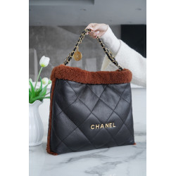 샤넬 22백 램스킨 브라운 양털 스웨이드 CHANEL 22 HANDBAG IN BLACK LAMBSKIN, BROWN SHEARLING SUEDE-팬더샵 39CM