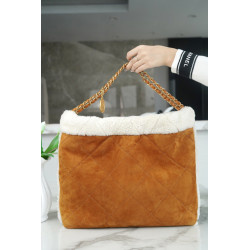 샤넬 시어링 스웨이드 미디엄 22백 AS3261 B13796 NQ757 CHANEL 22 HANDBAG IN BEIGE & WHITE SHEARLING SUEDE LAMBSKIN-팬더샵 39CM