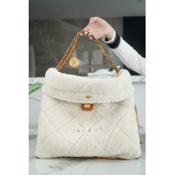 샤넬 시어링 스웨이드 미디엄 22백 AS3261 B13796 NQ757 CHANEL 22 HANDBAG IN BEIGE & WHITE SHEARLING SUEDE LAMBSKIN-팬더샵 39CM