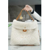 샤넬 시어링 스웨이드 미디엄 22백 AS3261 B13796 NQ757 CHANEL 22 HANDBAG IN BEIGE & WHITE SHEARLING SUEDE LAMBSKIN-팬더샵 39CM