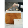 샤넬 시어링 스웨이드 미디엄 22백 AS3261 B13796 NQ757 CHANEL 22 HANDBAG IN BEIGE & WHITE SHEARLING SUEDE LAMBSKIN-팬더샵 39CM