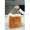 샤넬 시어링 스웨이드 미디엄 22백 AS3261 B13796 NQ757 CHANEL 22 HANDBAG IN BEIGE & WHITE SHEARLING SUEDE LAMBSKIN-팬더샵 39CM