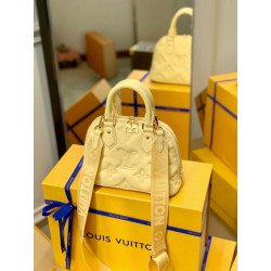 LOUISVUITTON 24.5CM X 18CM...