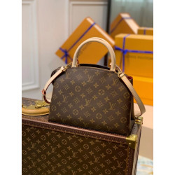 LOUISVUITTON 29CM X 18CM X 12CM