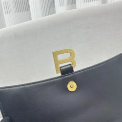 발렌시아가 19CM X 8CM X 21CM