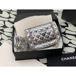 CHANEL 20CM X 15CM X 4CM