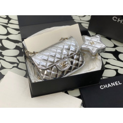 CHANEL 20CM X 15CM X 4CM