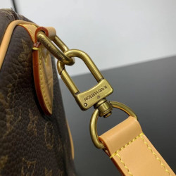 LOUISVUITTON 25CM X 15CM X 15CM