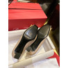 해피샵 로저 비비에(Roger Vivier)의 베이지 페이턴트 가죽 트럼펫 펌프스