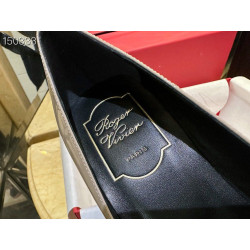 해피샵 로저 비비에(Roger Vivier)의 베이지 페이턴트 가죽 트럼펫 펌프스