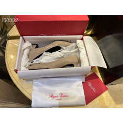 해피샵 로저 비비에(Roger Vivier)의 베이지 페이턴트 가죽 트럼펫 펌프스