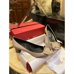 해피샵 로저 비비에(Roger Vivier)의 베이지 페이턴트 가죽 트럼펫 펌프스