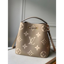 LOUISVUITTON 26CM X 26CM X 17CM