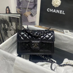 CHANEL 14CM X 19CM X 6CM