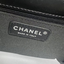 CHANEL 14CM X 19CM X 6CM