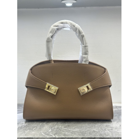 페레가모(Salvatore Ferragamo) 허그숄더백(HUG) 32CM