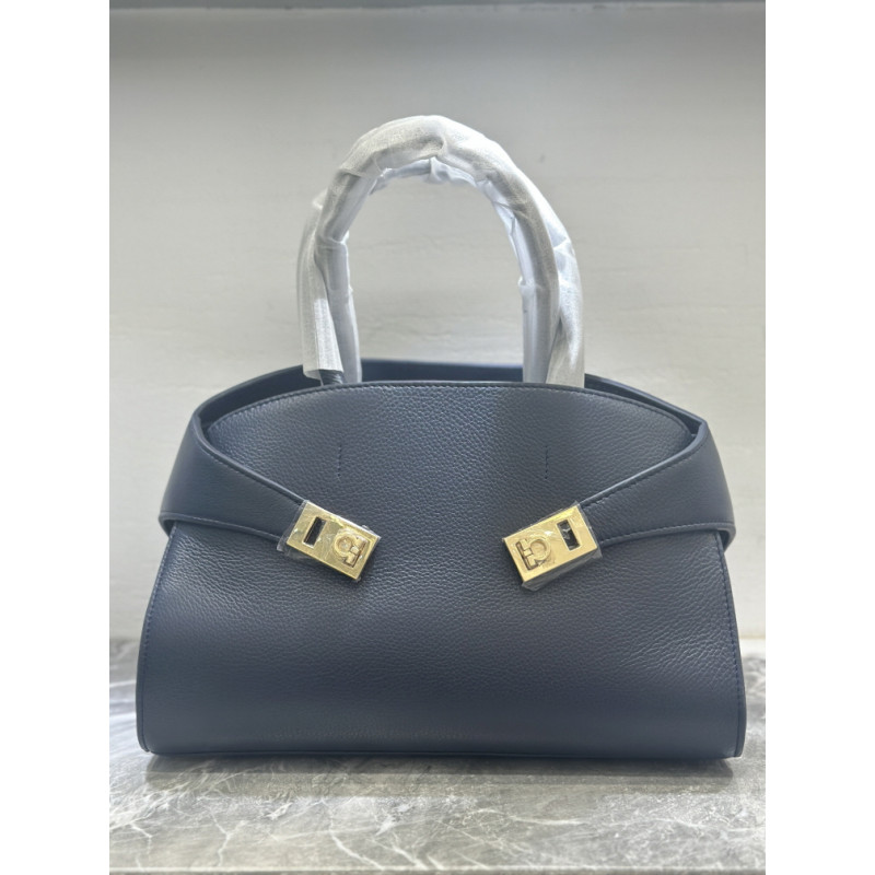 페레가모(Salvatore Ferragamo) 허그숄더백(HUG) 32CM