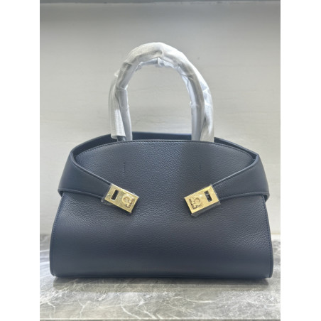 페레가모(Salvatore Ferragamo) 허그숄더백(HUG) 32CM
