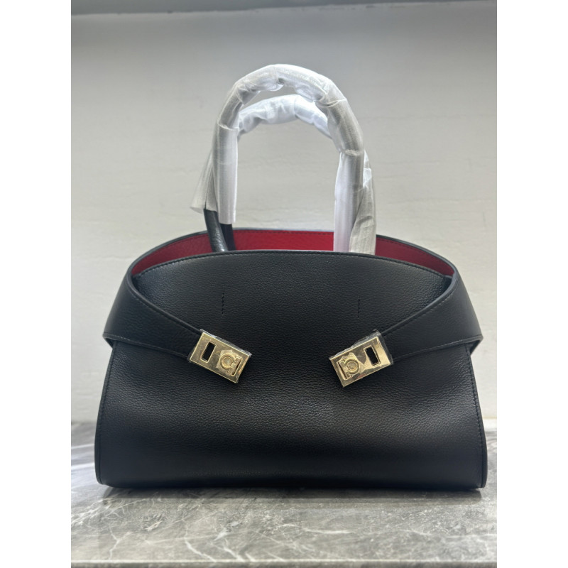 페레가모(Salvatore Ferragamo) 허그숄더백(HUG) 32CM