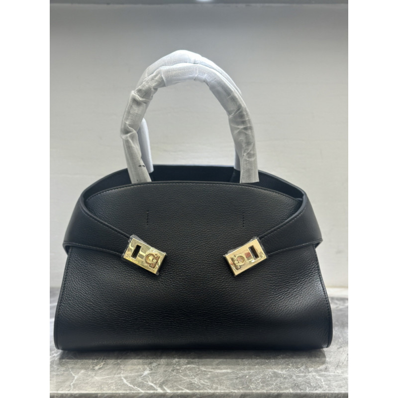 페레가모(Salvatore Ferragamo) 허그숄더백(HUG) 32CM