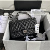 샤넬 클래식 미듐 플랩백 램스킨 은장 CHANEL CLASSIC FLAP MEDIUM | SILVER METAL 25CM