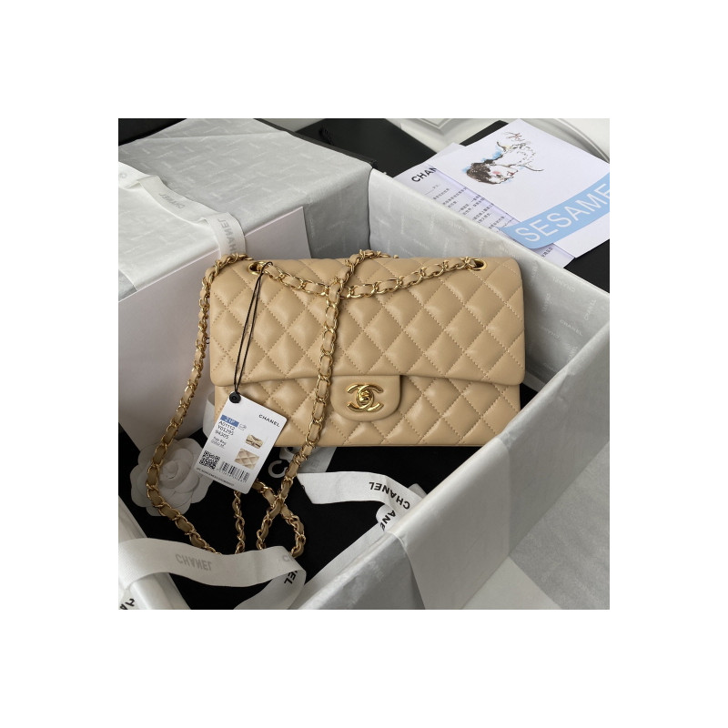 샤넬 클래식 미듐 플랩백 램스킨 금장 CHANEL CLASSIC FLAP MEDIUM | GOLD METAL 25CM