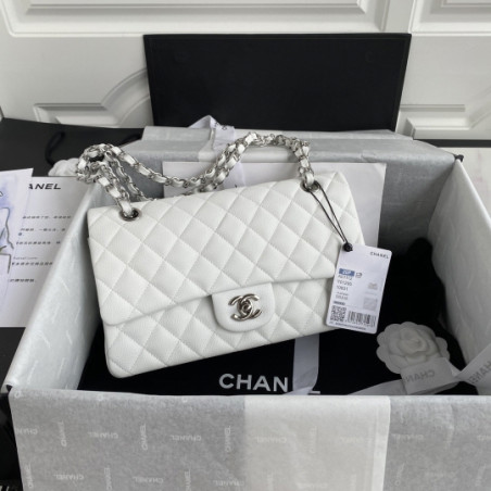 샤넬 클래식 미듐 플랩백 캐비어 은장  CHANEL CLASSIC FLAP MEDIUM | SILVER METAL 25CM