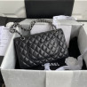 샤넬 클래식 미듐 플랩백 램스킨 은장 CHANEL CLASSIC FLAP MEDIUM | SILVER METAL 25CM