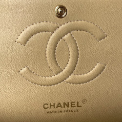 샤넬 클래식 미듐 플랩백 캐비어 금장  CHANEL CLASSIC FLAP MEDIUM | GOLD METAL 25CM